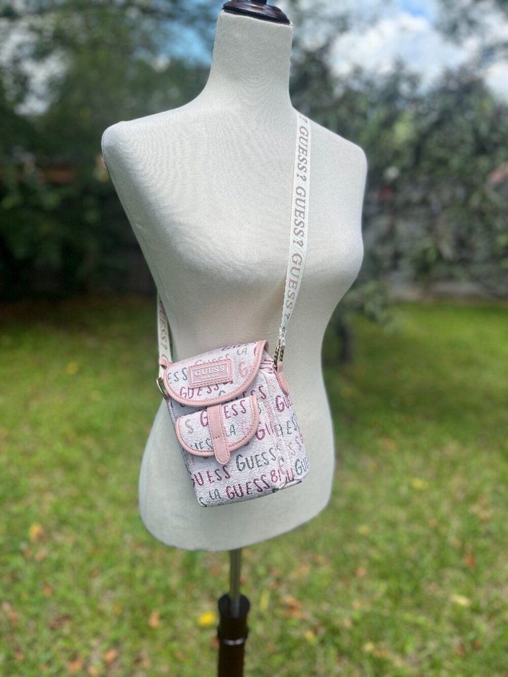 GUESS Juniper Pink Logo Print Phone Crossbody Mini Purse Wallet Bag - Picture 2 of 15